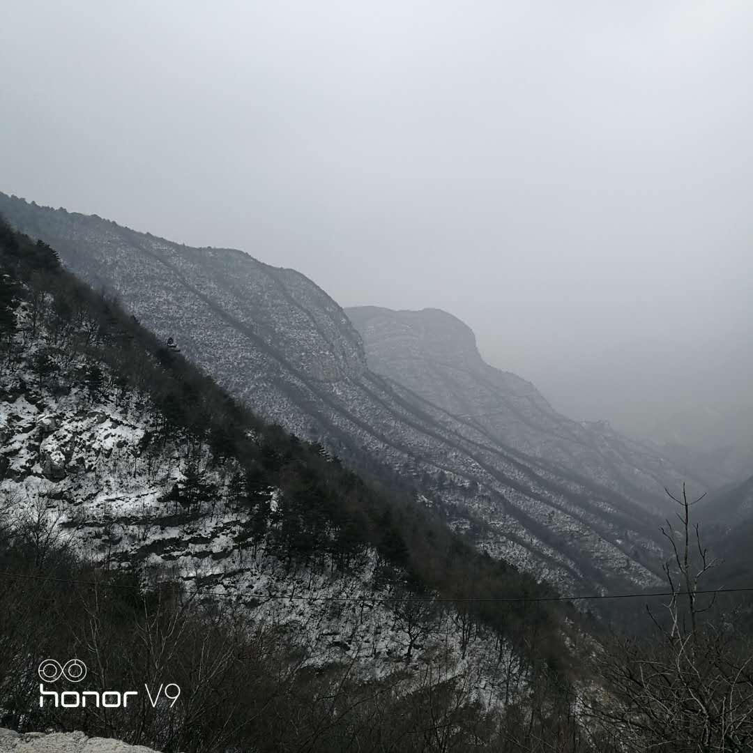 焦作市眾光耐酸瓷業(yè)有限公司開工前先去登登山，而且還是雪山